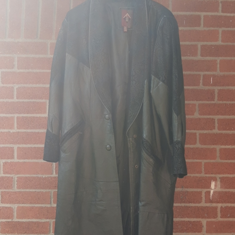 Leather coat - Picture 2 of 4